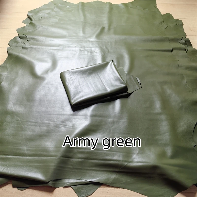 Pelle di pecora verde militare da 0,3/0,5 mm. Pelle di primo strato. Tessuto in vera pelle. Fai da te fatto a mano per vestiti. Gonna in pelle.