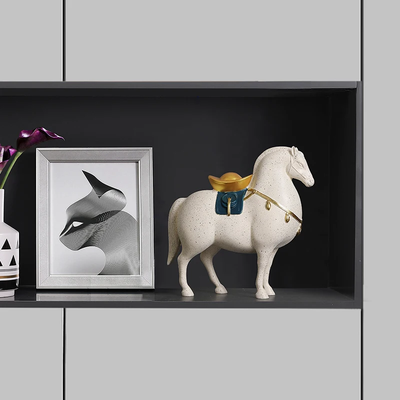 

Abstract Horse Statue Ornaments Desktop Gadgets Living Room Wine Cabinet Home Decoration Luxury High-end Office Decorations