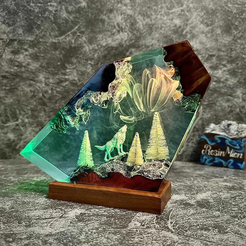 Organism Resin Table Light Creactive Art Decoration Lamp Snowy Night Forest Wolf King Howl Theme Night Light  USB Charge