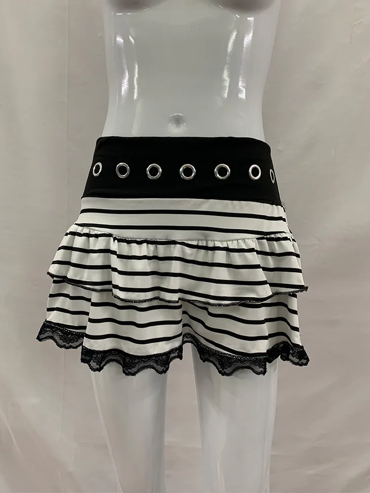 Sommer Damen Gothic Punk Alltagsrock Schwarz-Weiß Gestreift Mehrlagiger Rüschenrock mit Spitzenbesatz Metallösen Taillierter Slim Fit Micro-Rock – Detail 3