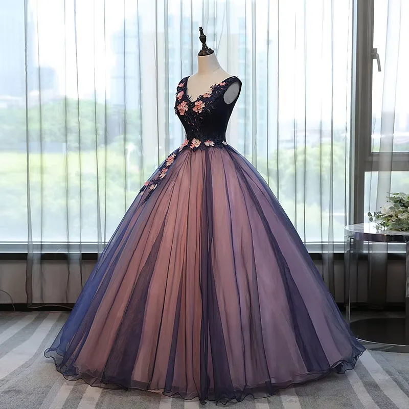 빈티지 Tulle 볼 가운 Quinceanera 드레스 v 넥 진주와 매력적인 꽃 Vestidos De 15 Anos Princess Sweet 16 Dress