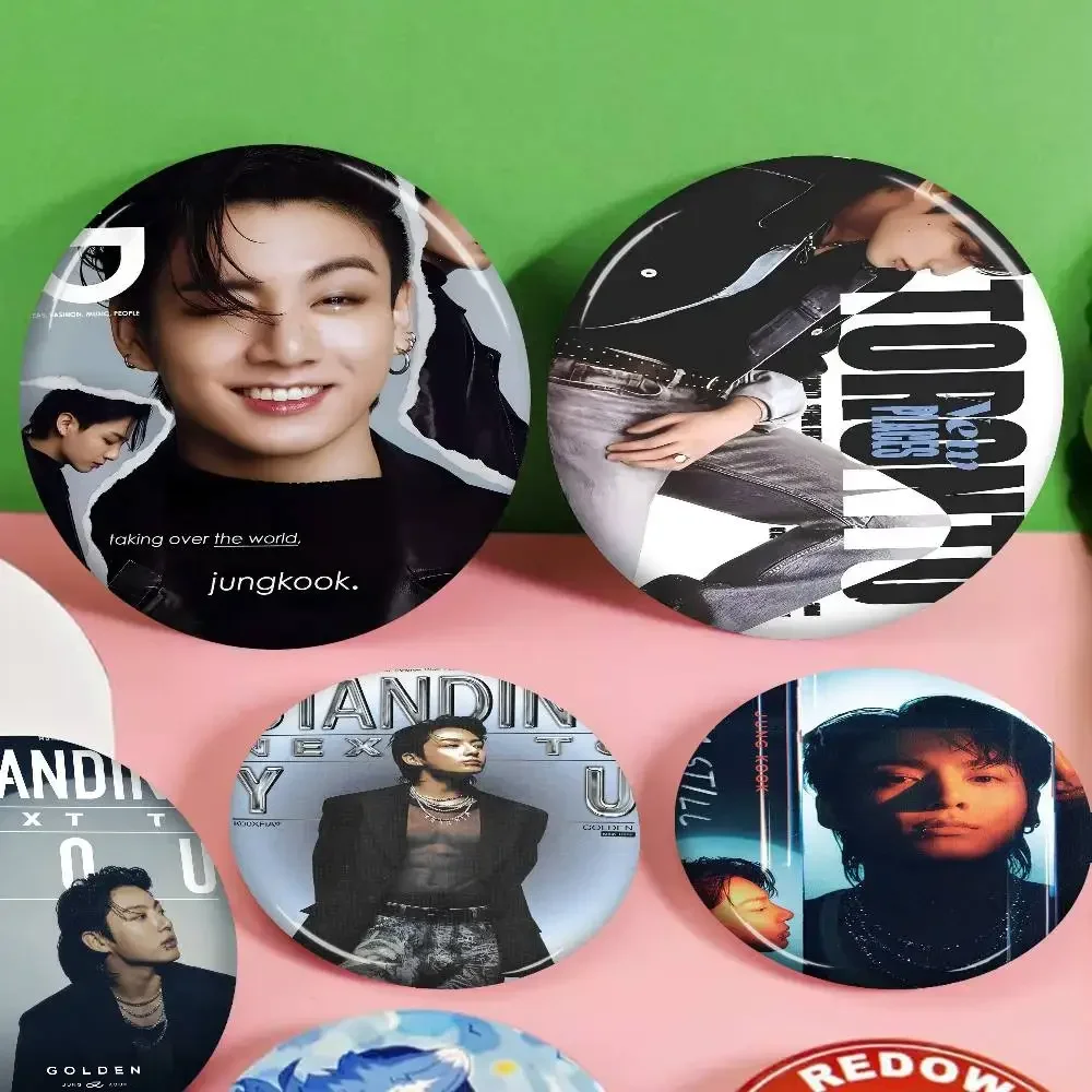 J-Jung K-Kook دبابيس زر مستديرة شعار دبابيس الإبداعية على ظهره الملابس الديكور موضة الكرتون مجوهرات هدايا