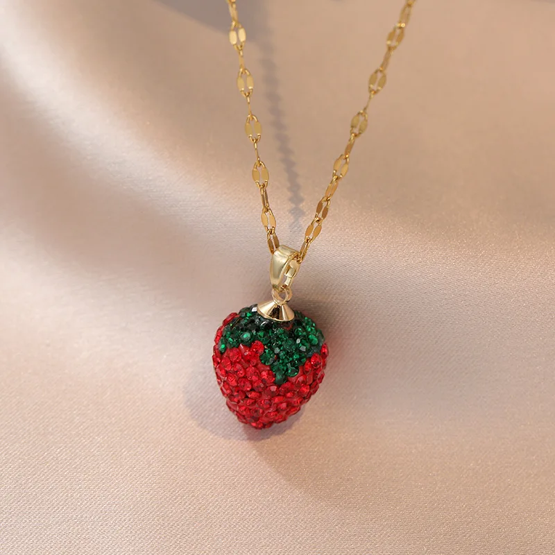 Fashion Vintage Strawberry Zircon Pendant Necklaces for Women Classic Stainless Steel Jewelry Accessories Gifts for Lover