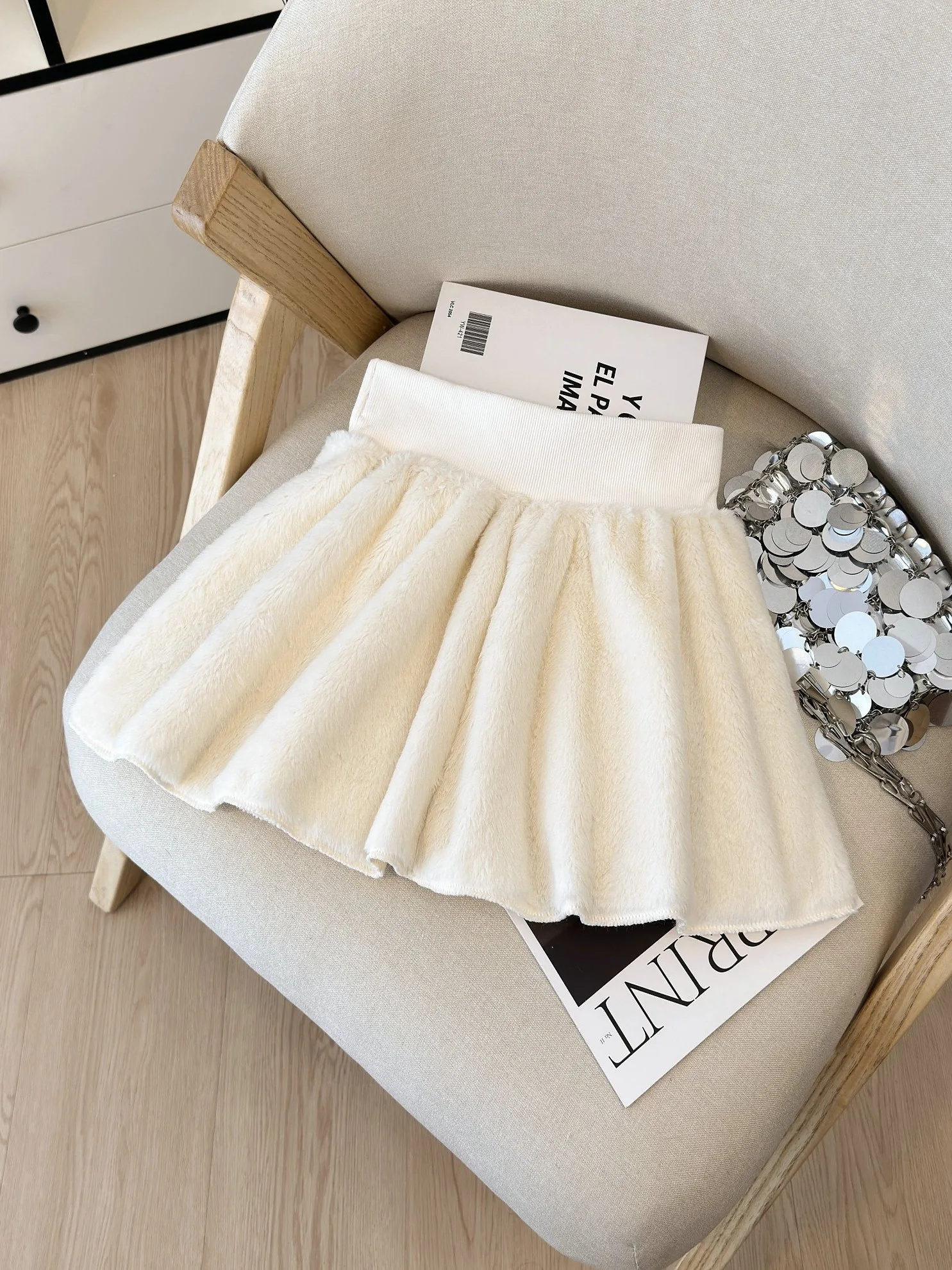 Biała futrzana spódnica w kształcie litery A z kokardą w talii, damska spódnica z wysokim stanem, puszysta, z aksamitnej tkaniny, słodka i elegancka.
