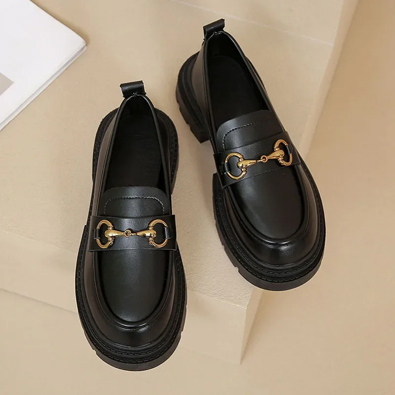 Preppy Loafers Women Shoes Fashion Metal Chain Buckle Heels Platform Wide Heel Loafers Casual Slip-on Faux Leather Thin Shoes