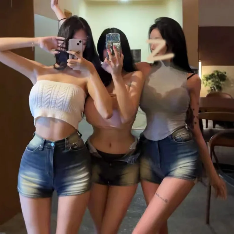 

High-gloss, distressed, hip-enhancing, sexy slit, body-hugging, high-waisted denim shorts for women, elastic, tight-fitting, sli
