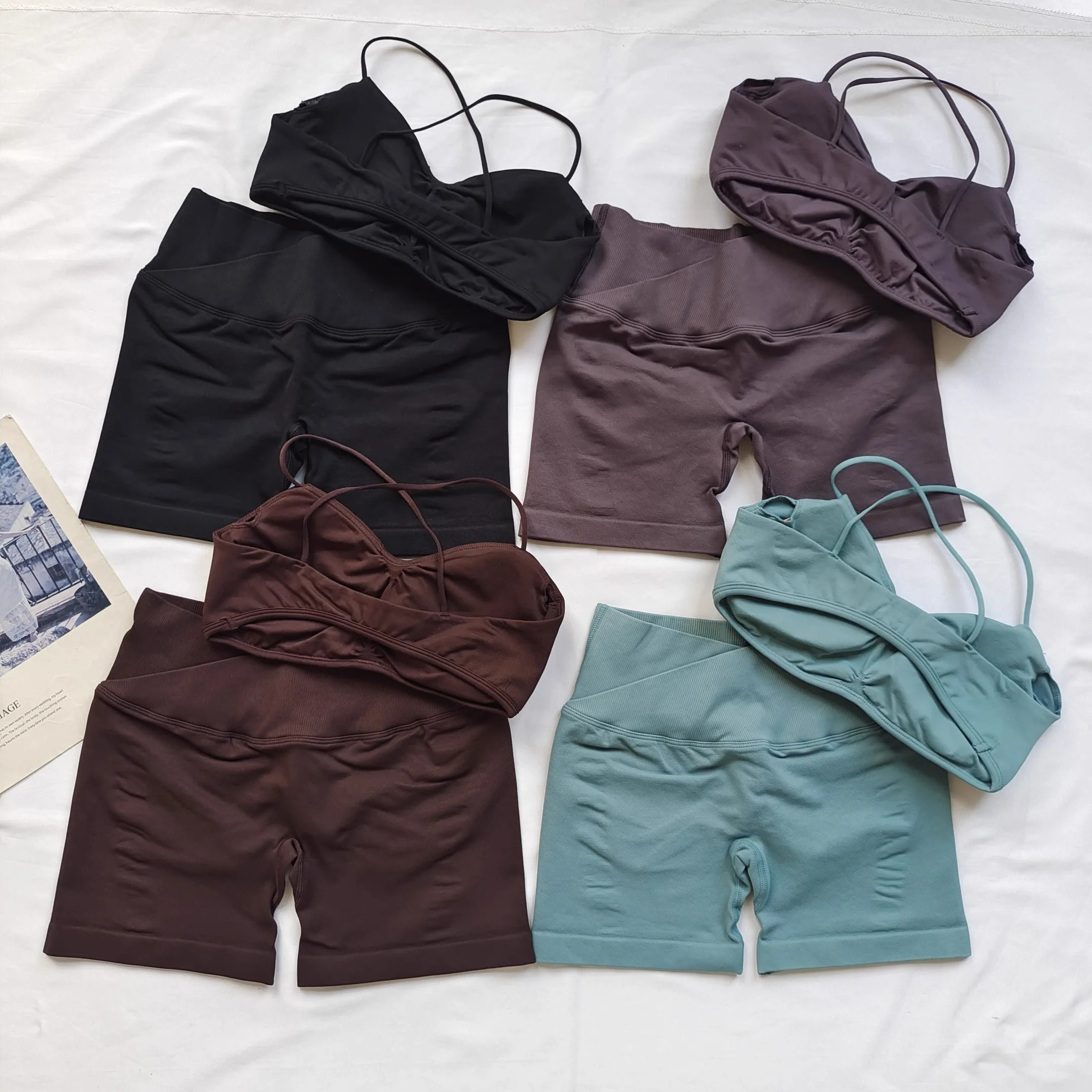 Nahtloses 2-teiliges Workout-Outfit, Damen-Sport-Tanktop aus hochelastischem Strick mit offenem Rücken, Yoga-Shorts-Set mit Po-Lifting-Effekt – Detail 5