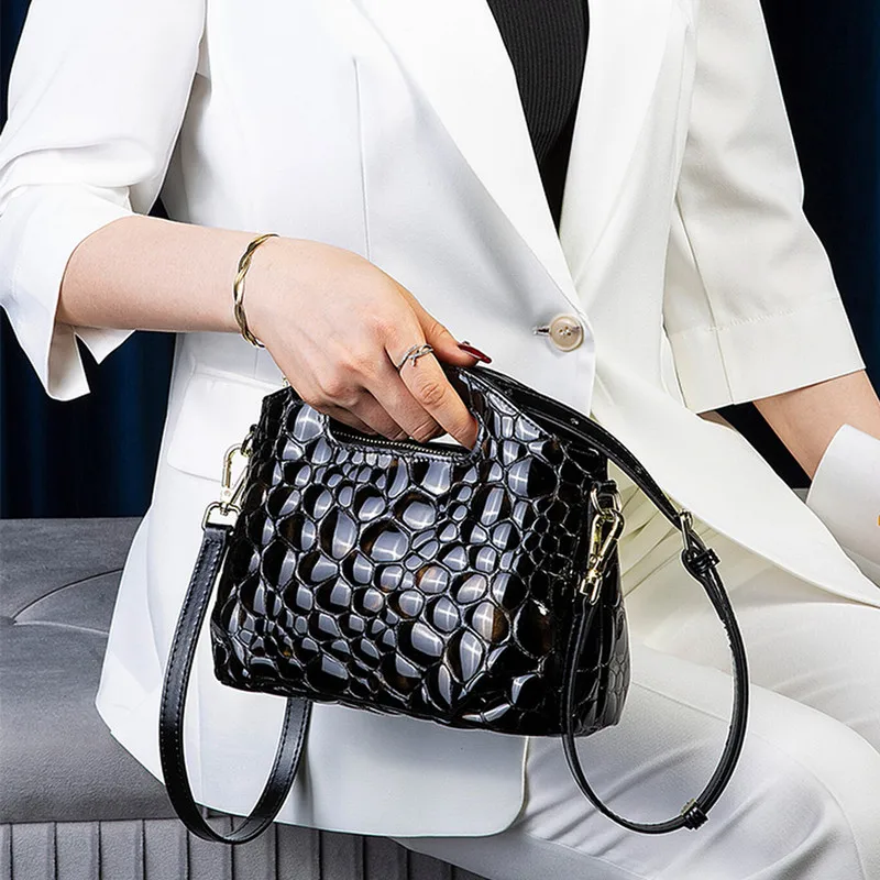 

2025 New Genuine Leather Women Handbags Crossbody Small High-Grade Bright Leather Casual One Shoulder Phone Bag Cloud Bags