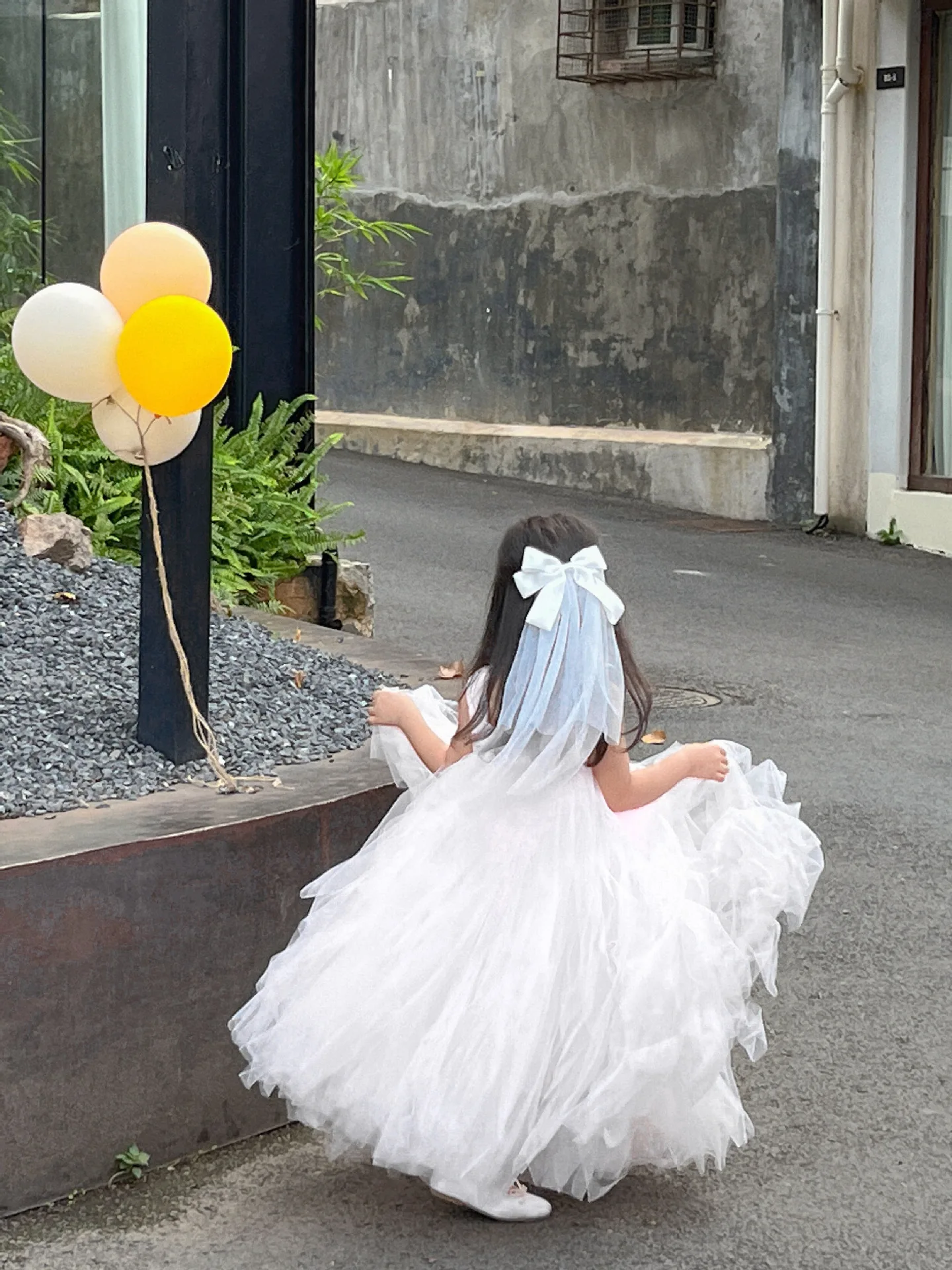 Vestidos de princesa para Ceremonia de primer cumpleaños, disfraces formales para niños, boda, flores, ropa blanca Linda