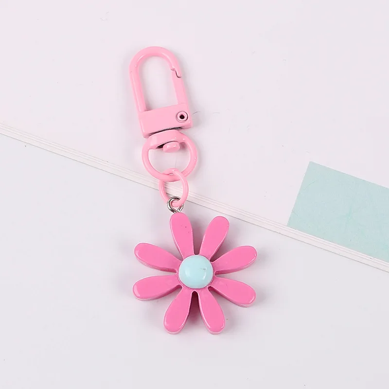 Daisy Keychain Flower Key Chain Girl Cute Car Keyring Earphone Cover Pendant Purse Backpack Ornament Accessories