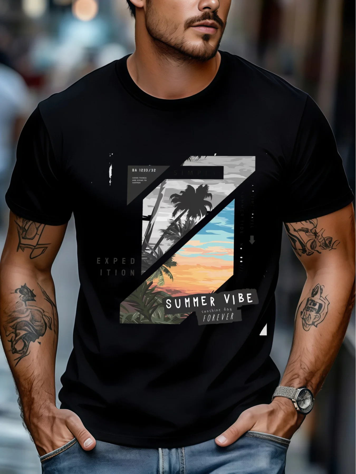 Dieses T-Shirt für Erwachsene präsentiert ein geometrisches Patchwork-Design, das mit sommerlichen Elementen wie Palmen, Farbverlauf-Sonnenuntergangen und Tropen umrahmt ist.