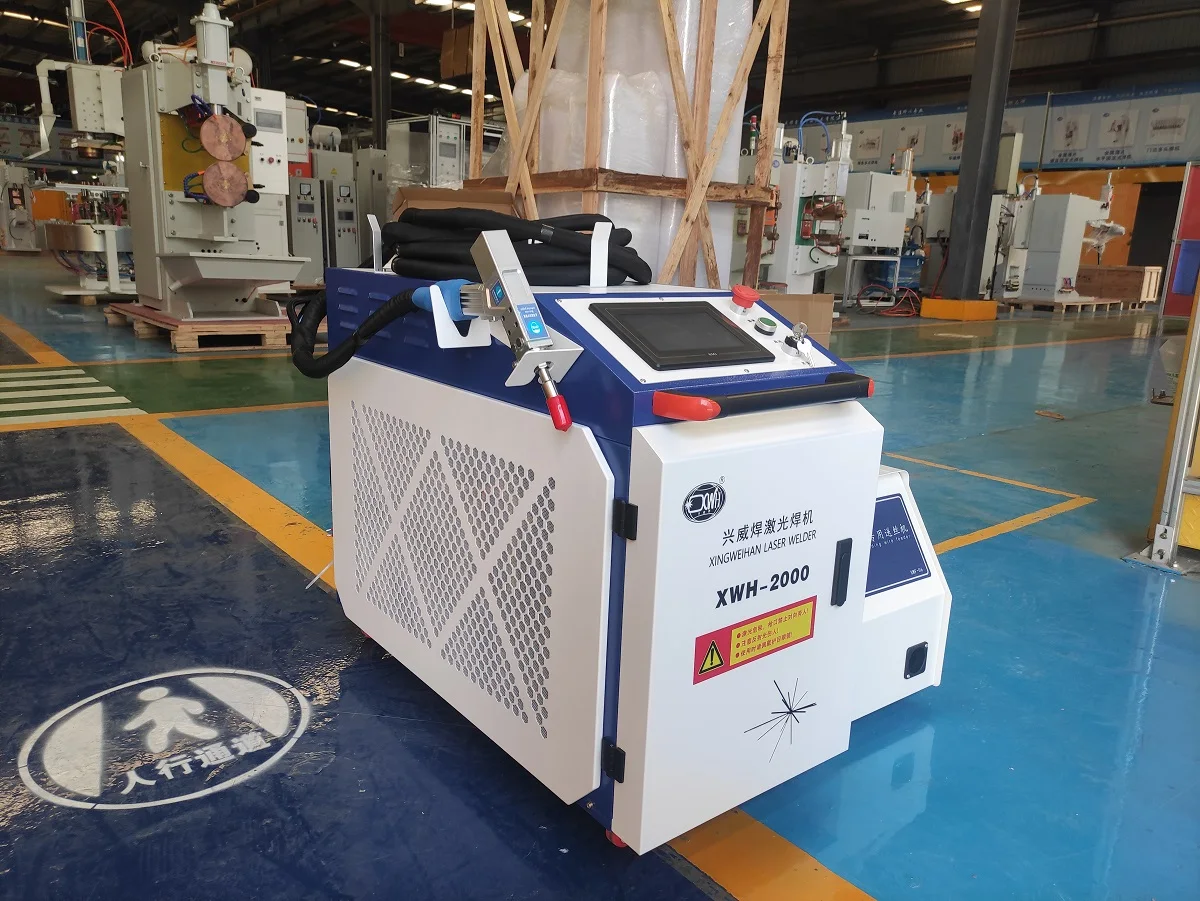 Aluminium 3000W Hand Held Optical 1500W Handheld Fiber Water Cooled Portable Welding Laser Rust Removal Cleaner Welder Machine