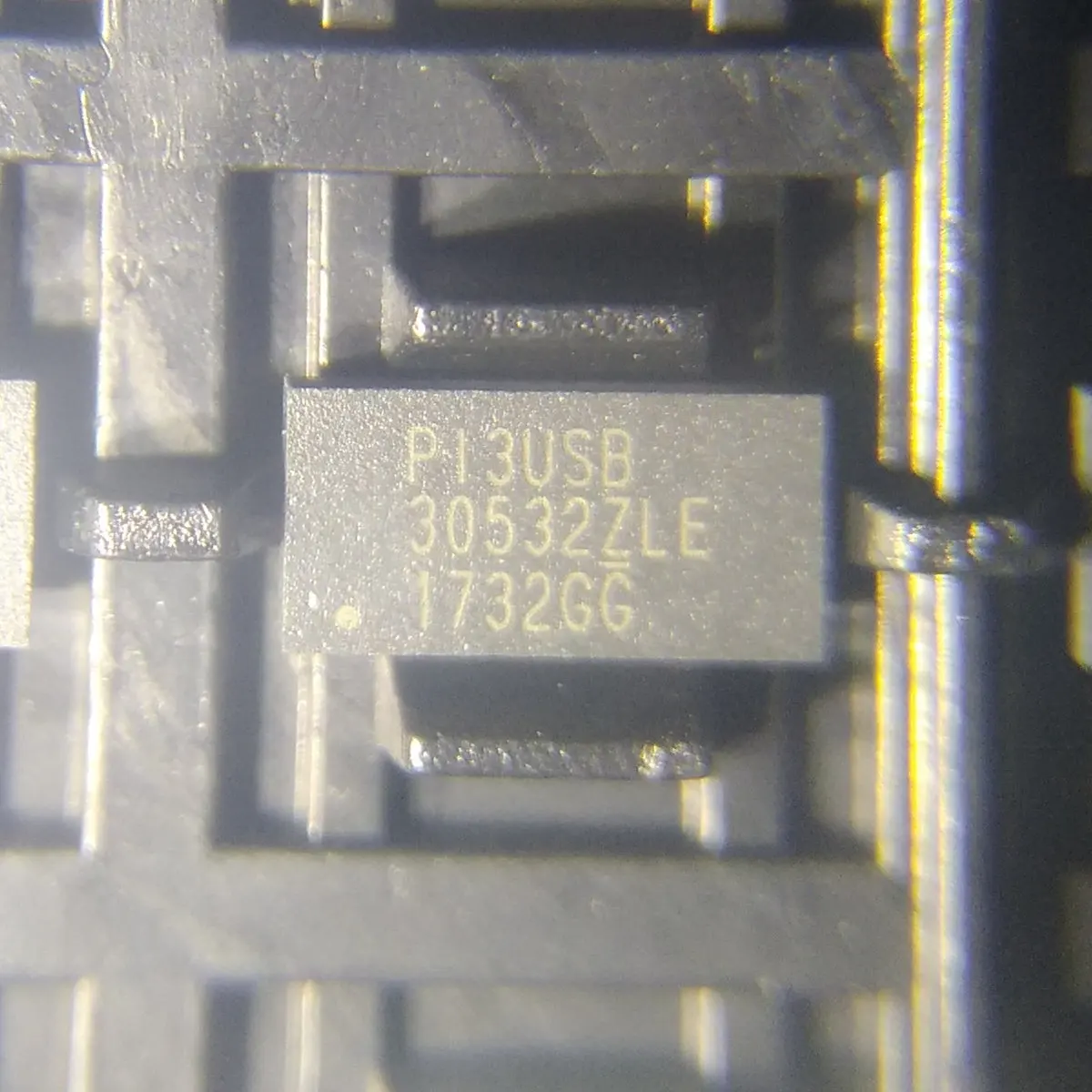 P13USB PI3USB30532ZLEX P13USB30532ZLE 30532ZLE TQFN40 New Original