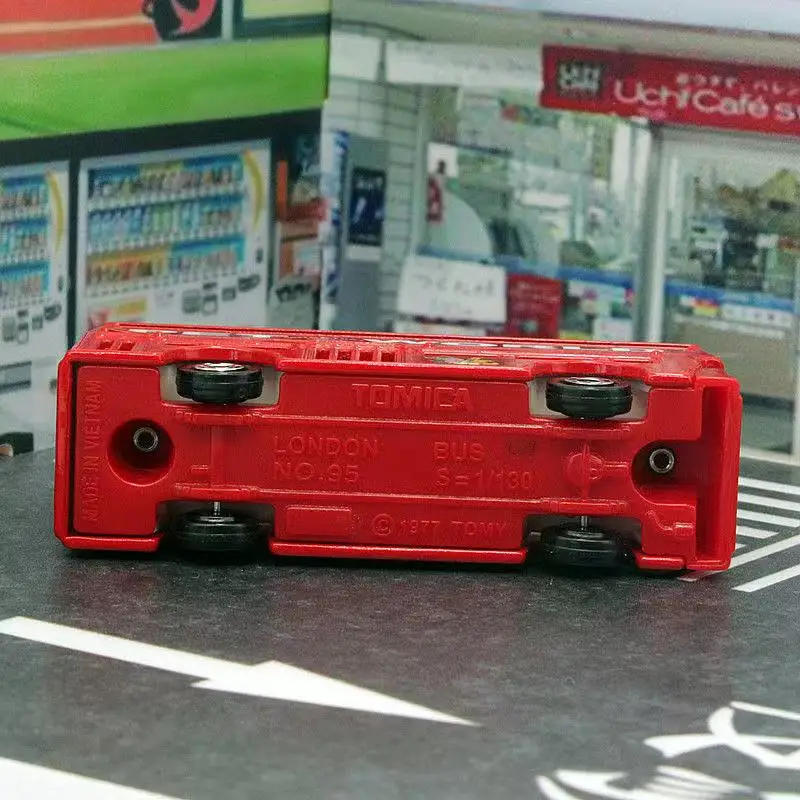 TOMY Alloy Car London Bus หมายเลข 90 Double-Decker 1/130 คอลเลกชันรถเครื่องประดับการ์ตูนสีแดงและสีขาวกล่องเด็กของขวัญของเล่น