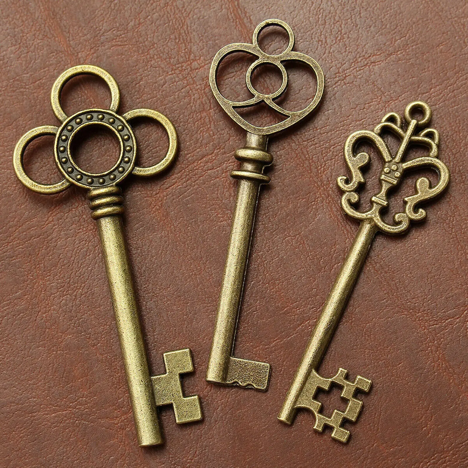 

30Pcs/Set Creative Vintage Antique Bronze Skeleton Keys Fancy Heart Bow Pendant Necklace Hanging Decor Old Look DIY Craft Retro