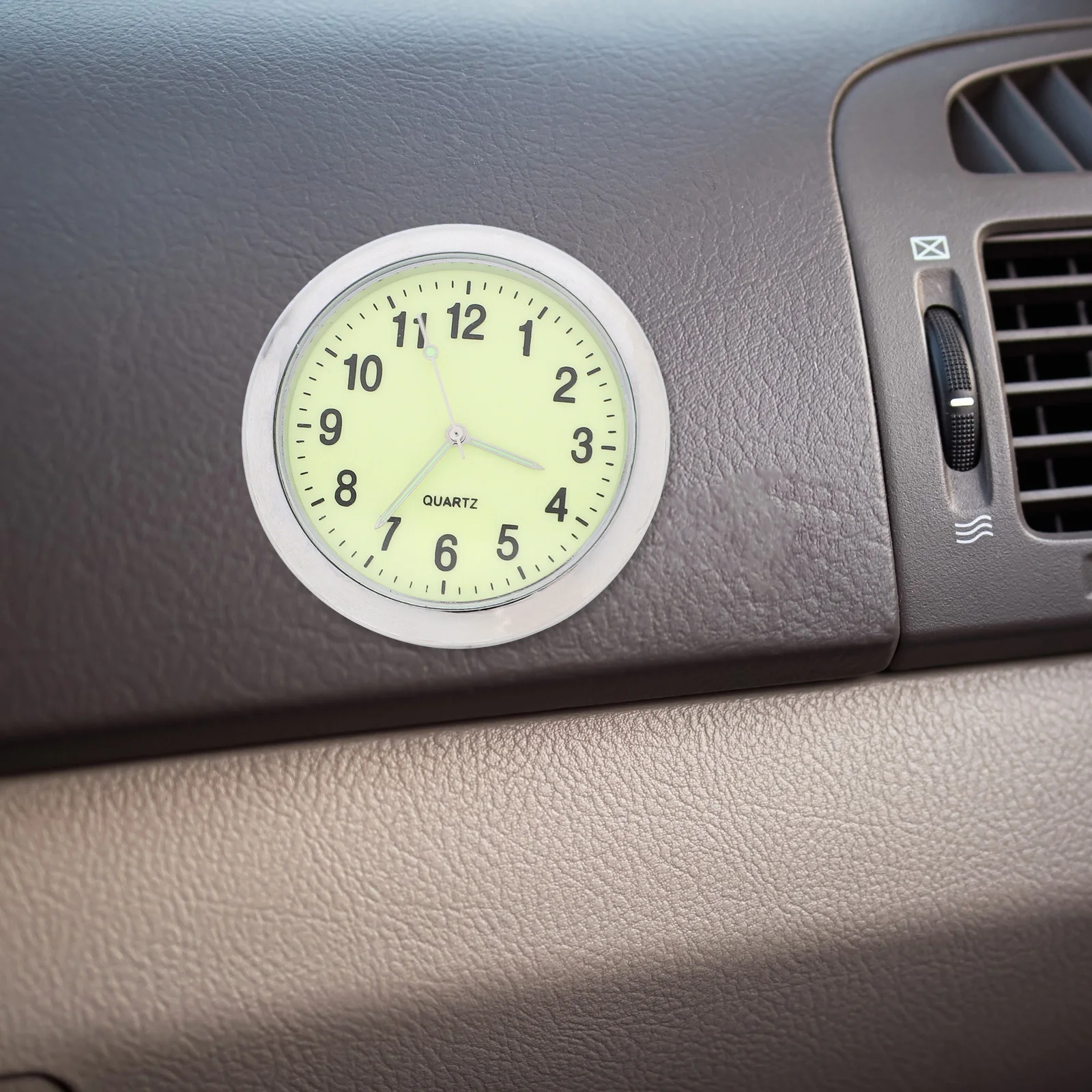 Universelle Auto-Aufkleber-Uhr, schlank, stilvoll, kompakte Größe, Auto-Armaturenbrett-Uhr, einfache Installation, Auto-Uhren für das Armaturenbrett