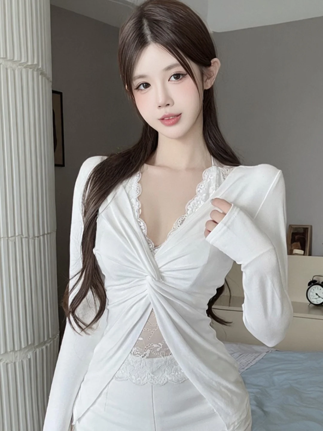 

Korean Style Irregular Lace Neck Long Sleeve V-Neck T-Shirt Women's Sexy Fashionable Spicy Girl Top for Autumn Season