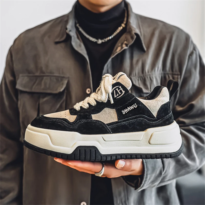 2025 حذاء قماش رجالي موضة أحذية رياضية مريحة الشقق في الهواء الطلق الذكور أحذية رياضية تنفس الربيع الصيف أحذية رياضية عالي الكعب