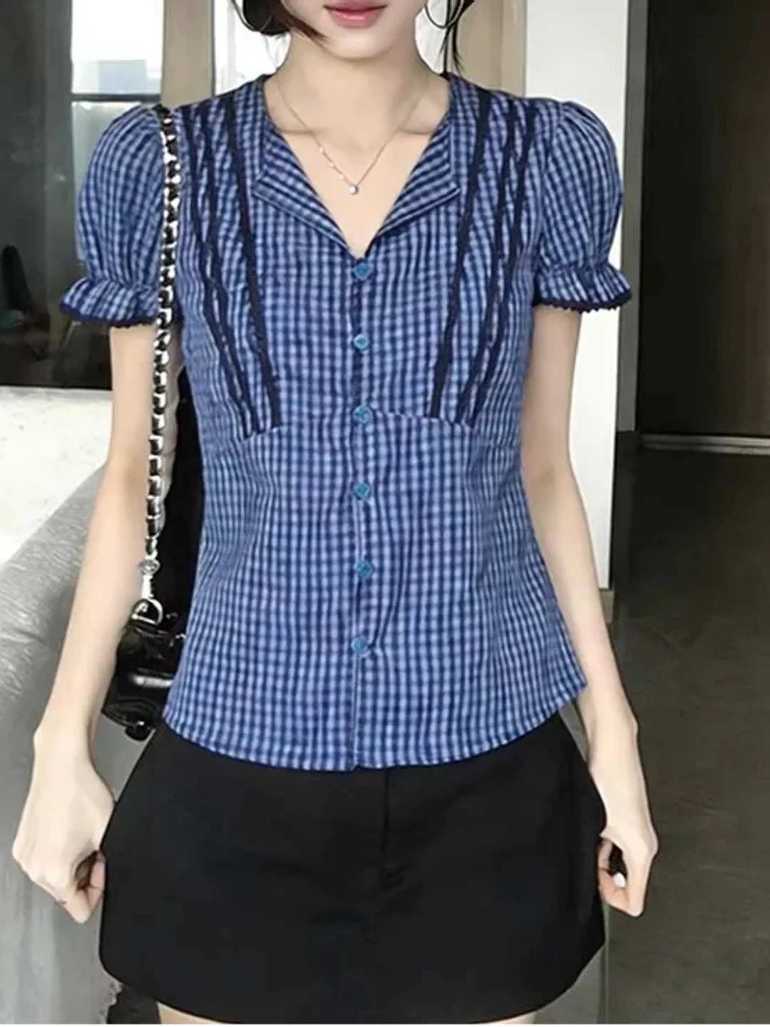 

Женская летняя новинка: Рубашка в американском ретро-стиле с V-образным вырезом и рукавами-фонариками, уникальный клетчатый топ в корейском стиле, стройнящий, красивый, для повседневной носки.