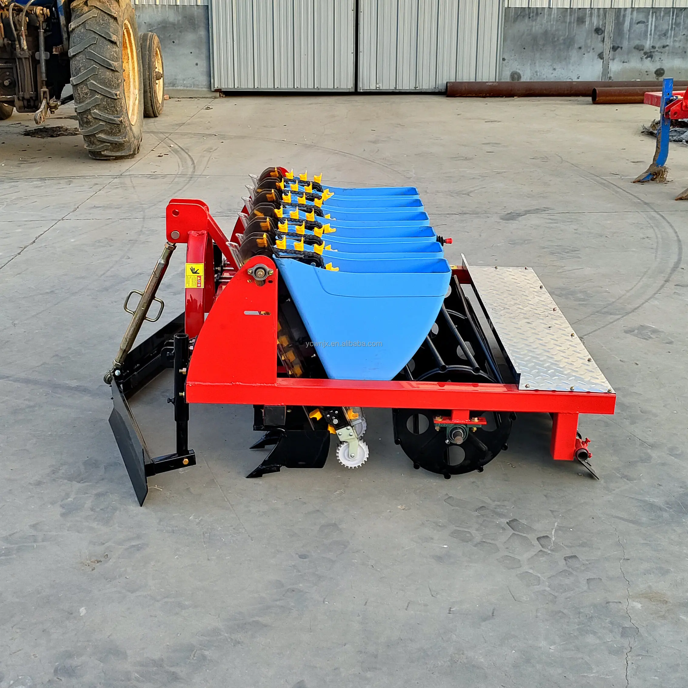 Farm Use Tractor Mounted Wear Resistant Seeder Long Service Life Garlic Planting Machine