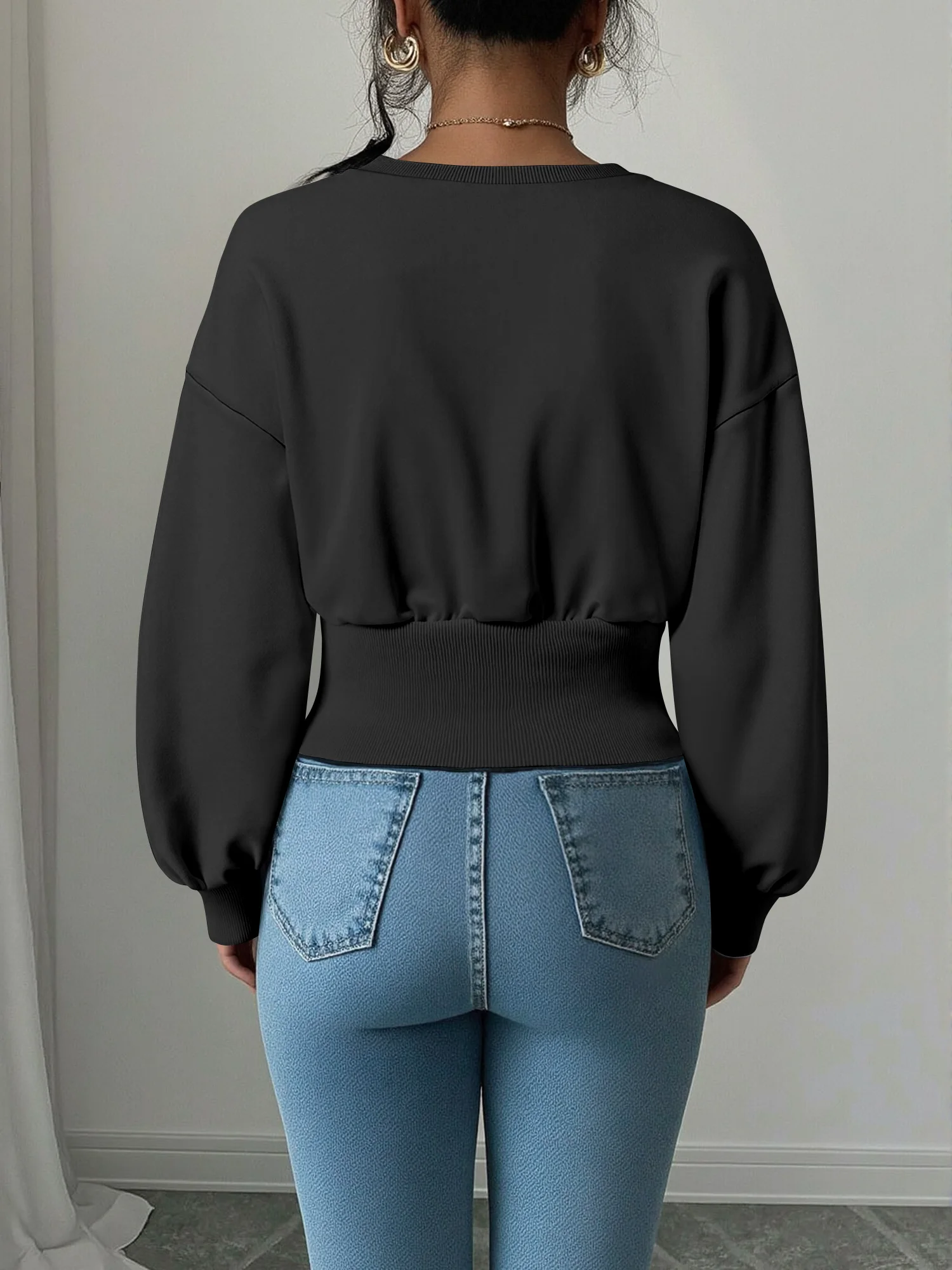 Daily‑Wear Round‑Neck Cropped Sweatshirt, Side Button Waist‑Band Pullover for Café Brunch & Mall Shopping Trips