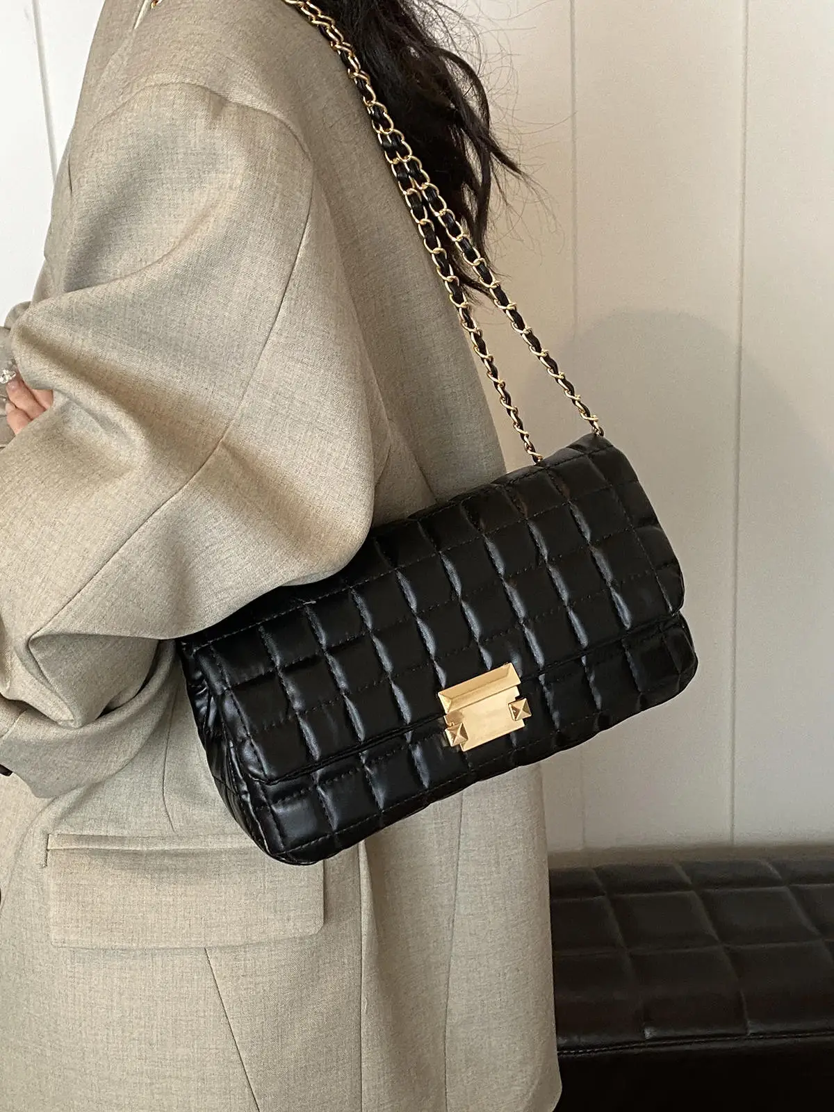 Classic Black Plaid Underarm Bag 2024 New Women's Designer Exquisite Lock Catch Chain Crossbody Bags Elegant Commuting Handbag