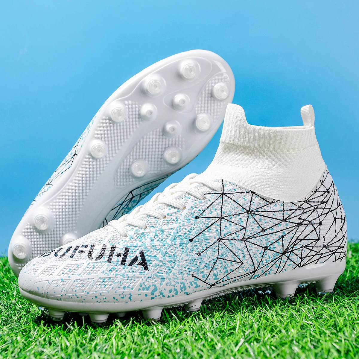 รองเท้าฟุตบอลระดับพรีเมียมแบบหุ้มข้อ สไตล์ยูนิเซ็กส์ มีให้เลือกทั้งแบบสตั๊ดยาวและสั้น เลือกได้ 3 สีตามความสะดวกของคุณ