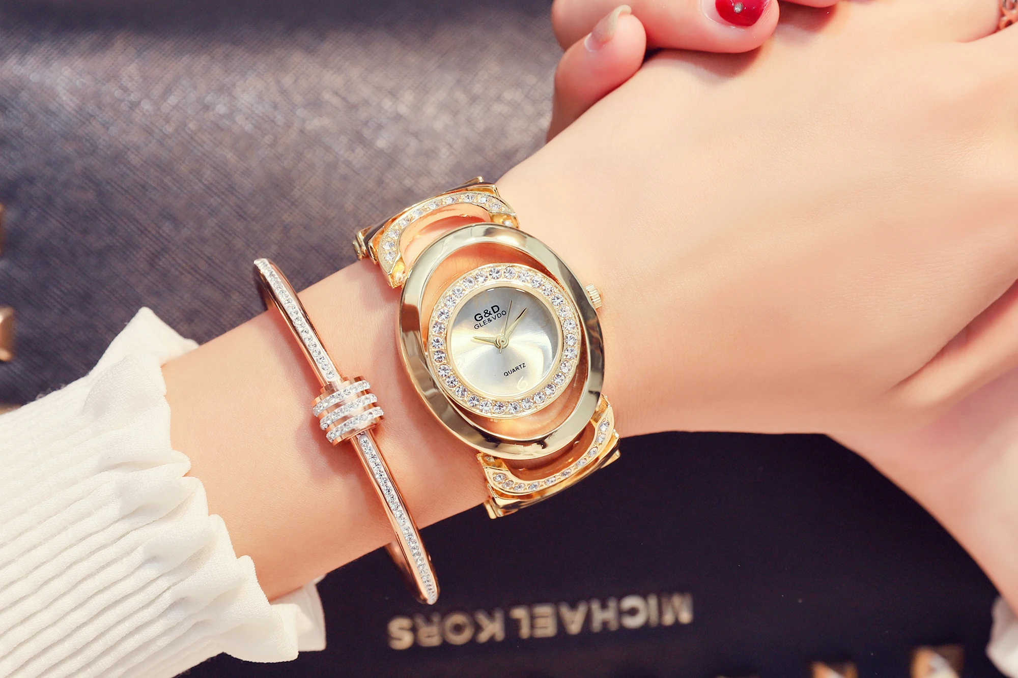 G&D Luxury Quartz Watch Set With Rhinestone Circular shape Dial Hollow Electroplate Quartz Wrist Watch For Ladies Fashion