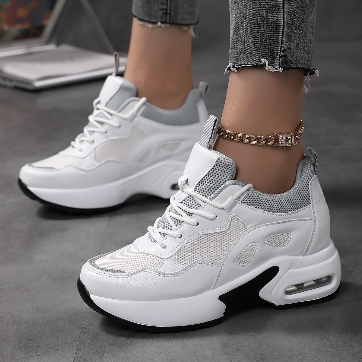 2024 Women Fashion Shoes Lightweight Air Cushion Thick-Soled Shoe White Non Slip Walking Sneakers Black Breathable Running Shoes