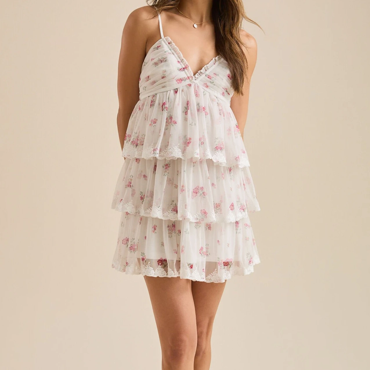 Mini abito floreale a strati da donna Una linea elegante con stampa a strati in rete con volant a strati con scollo a V e cinturino per spaghetti per l'estate