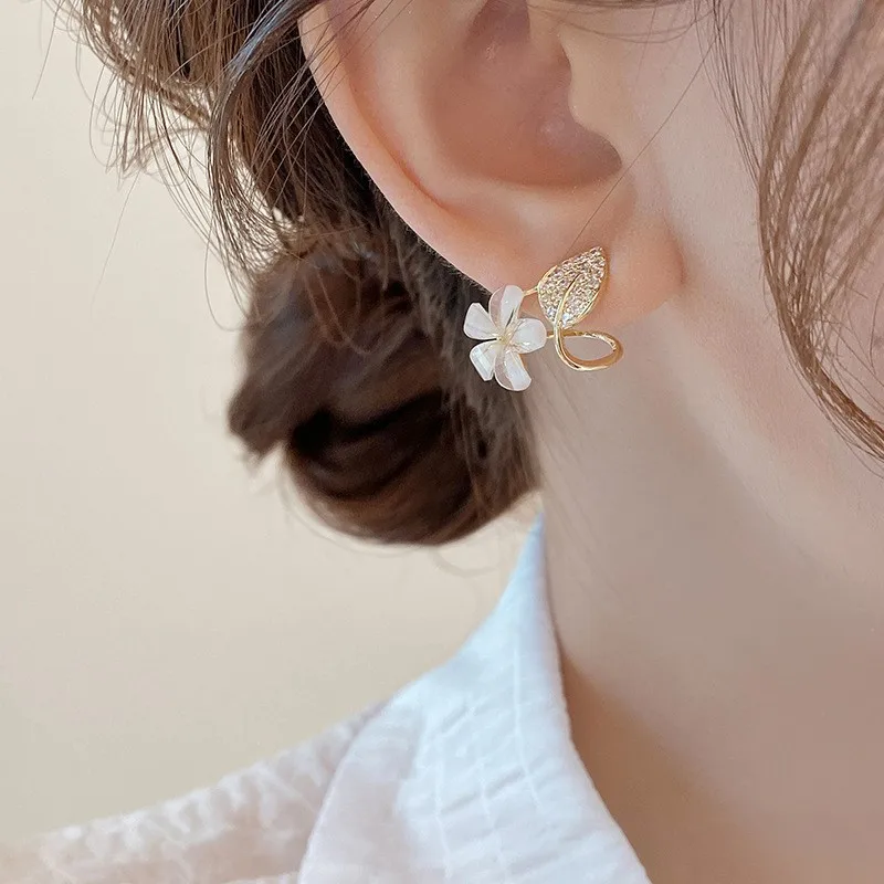 Delicate Full Rhinestone Leaves Flowers Stud Earring for Women Simple Temperament Jewelry Christmas Girlfriend Gift