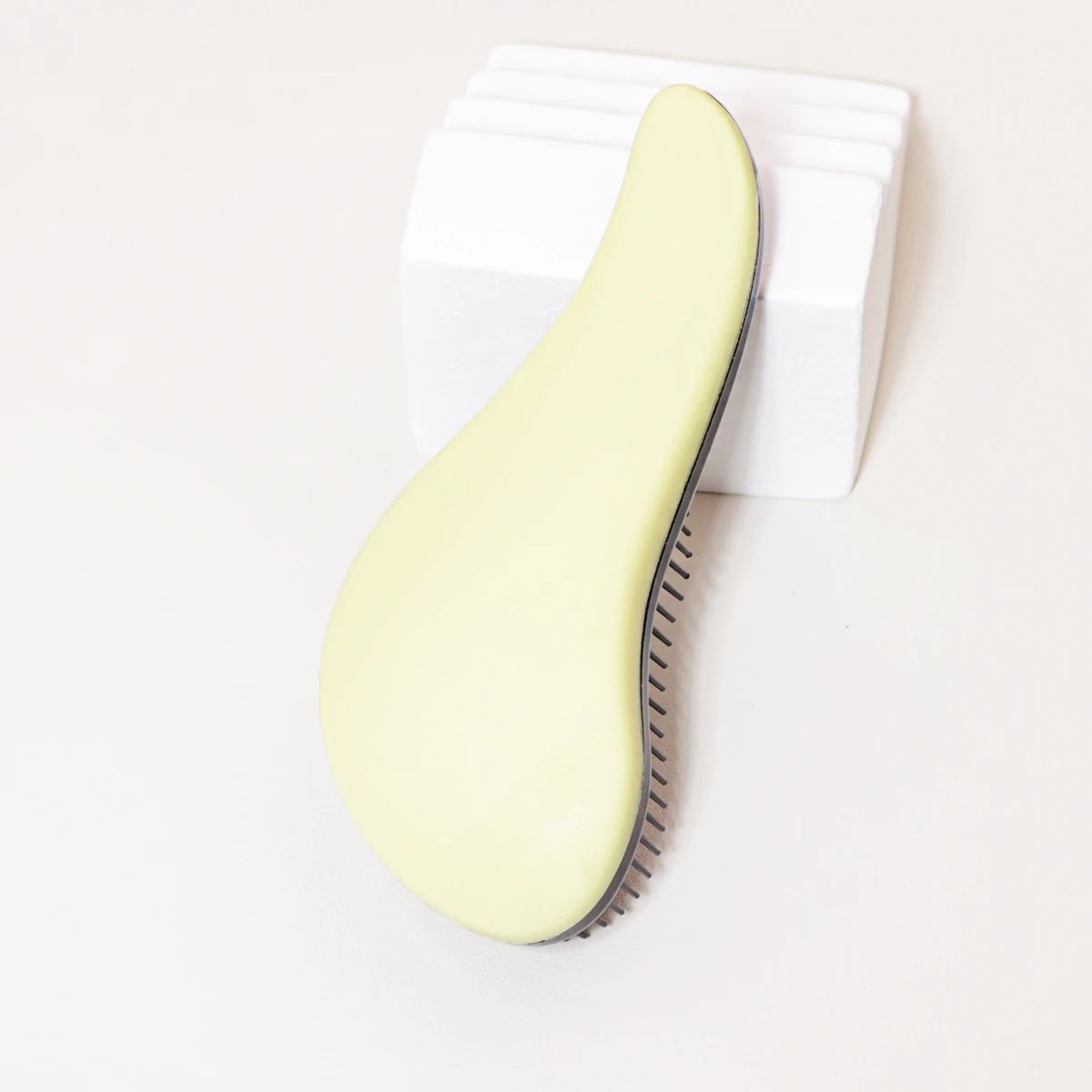

Wholesale massage brush winding massage brush shower wet hair curly brush salon hairdressing tool Special for real hair wigs