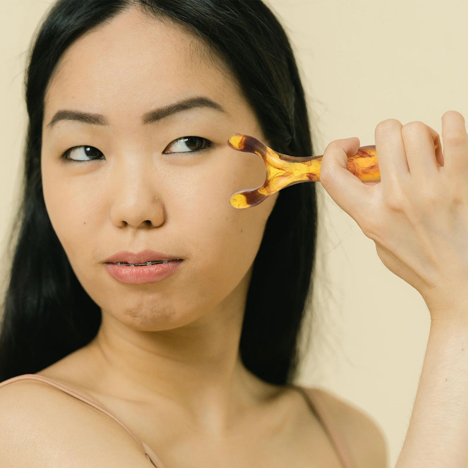 2pcs Resin Dual Fork Nose Scraper Head Massager Comb For Scalp Face Muscle Relaxation Salon Use Beige Amber