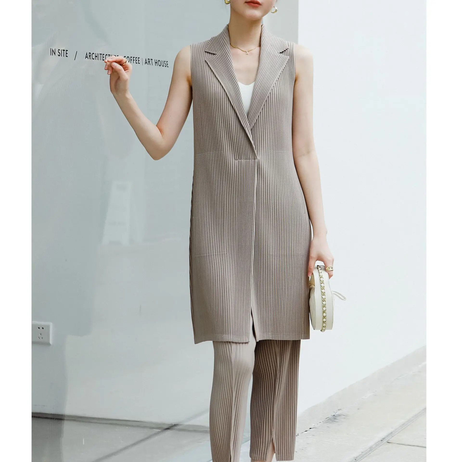 

Miyake Fold 2025 Spring and Autumn New Comfortable French British Style Casual Fashion Pleated Loose Fold Vest Windcoat Coat