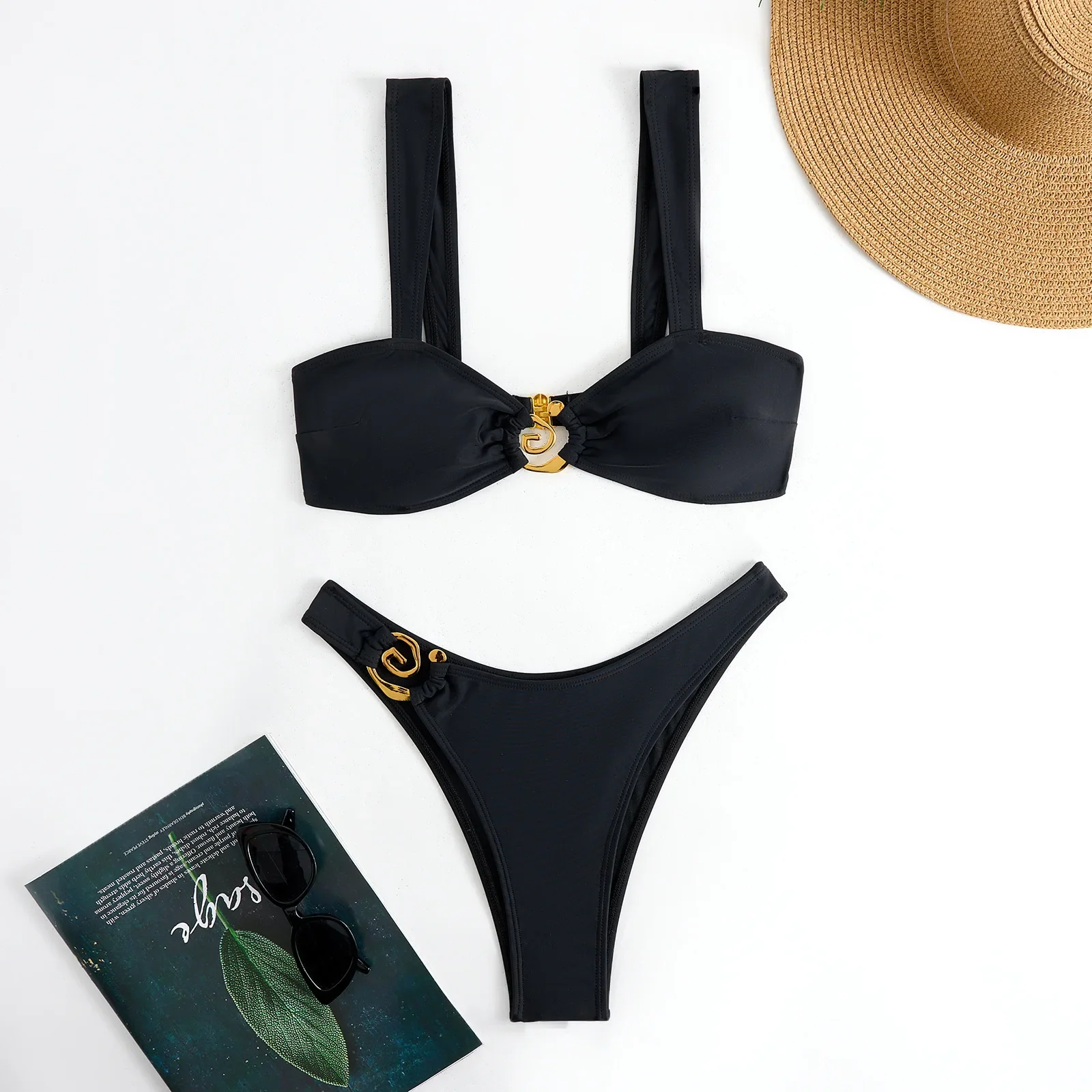 

Женский сексуальный черный комплект бикини с золотой фурнитурой, регулируемые бретели, плавки с высоким вырезом, топ с лямкой на шее, идеально подходящий для вечеринок на пляже и у бассейна