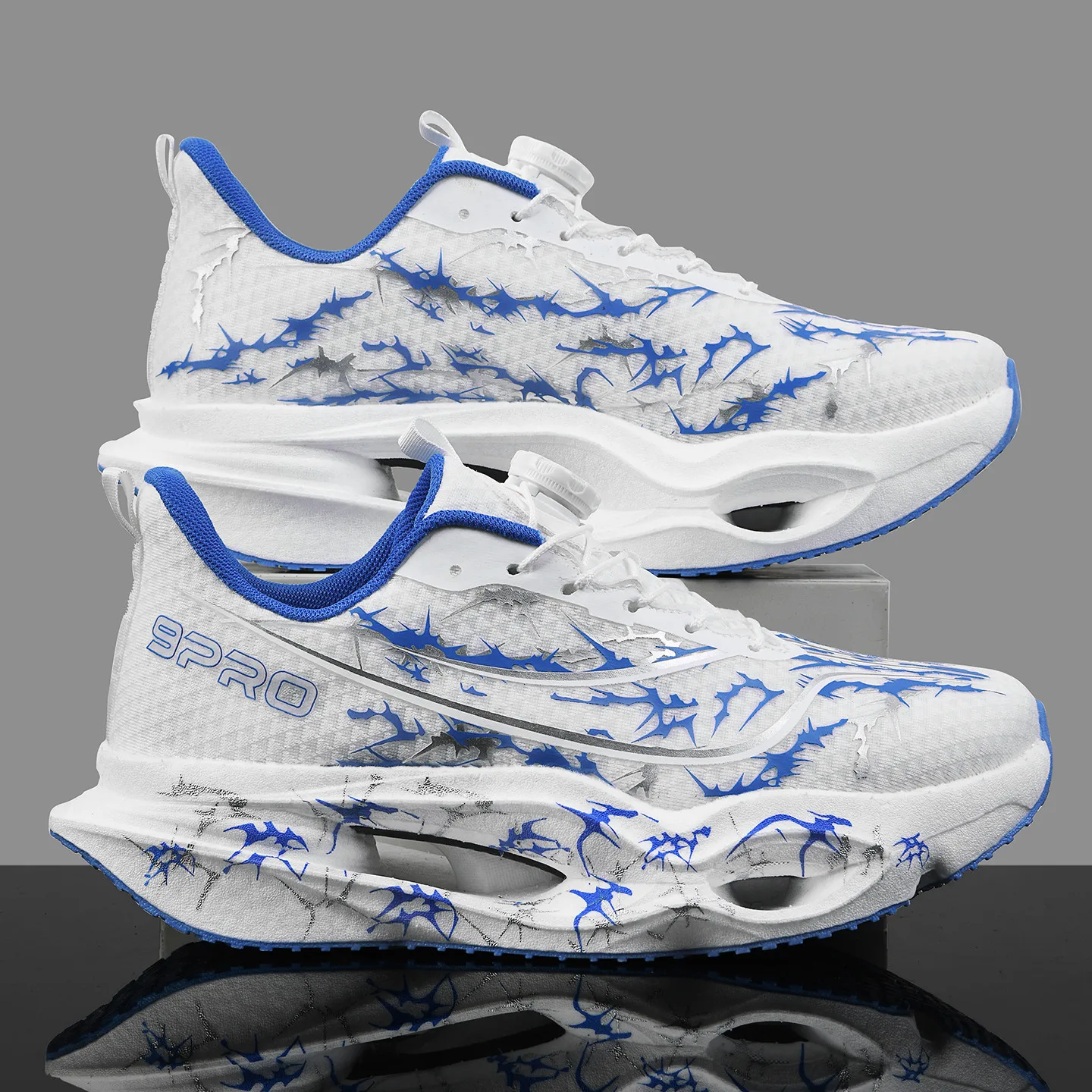 Herren-Laufschuhe, Tennisschuhe, trendige Laufschuhe mit Carbonplatte und Knopfverschluss für alle Jahreszeiten, personalisierte Sportschuhe mit Dornenmuster und atmungsaktivem Mesh-Material, Laufschuhe mit hohem Rückprall und dicker Sohle, rutschfest und abriebfest. – Detail 8