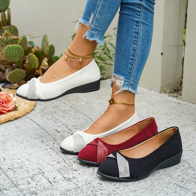 Nuevos zapatos de Ballet con carácter para mujer, mocasines cómodos y elegantes de tacón bajo, zapatos individuales con cuña decorada con diamantes de imitación para mujer