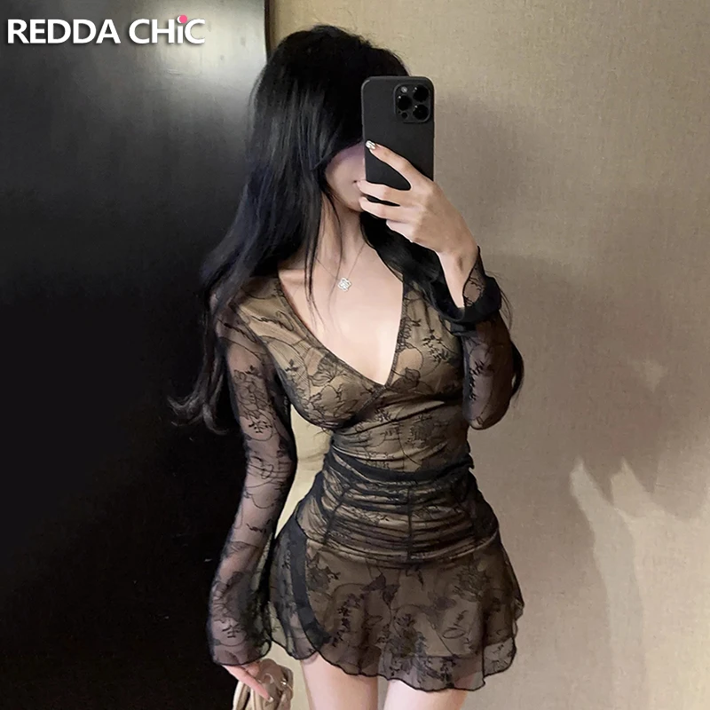 

ReddaChic, популярный кружевной топ с вышивкой, комплект с юбкой, тонкая футболка с длинными рукавами и v-образным вырезом, мини-юбка с высокой талией и рюшами, женская одежда
