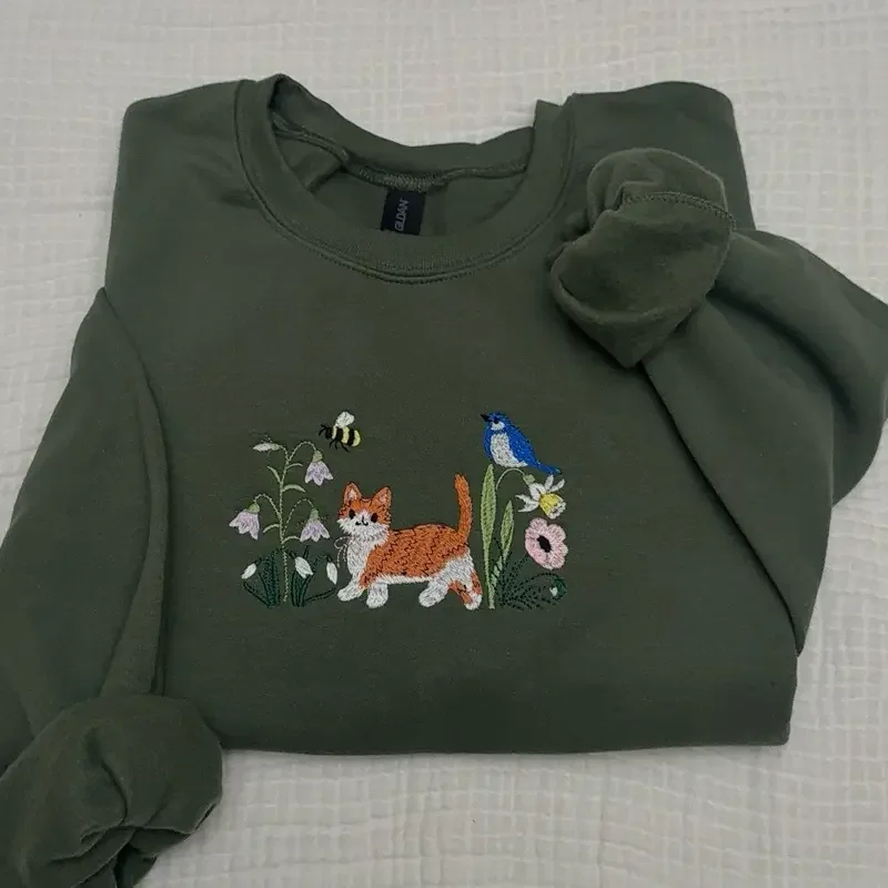 Cat Bee Bird Embroidered Sweatshirt Casual Autumn Winter Wear Comfortable Cotton Trendy Unisex Loose Fit Streetwear Style Soft