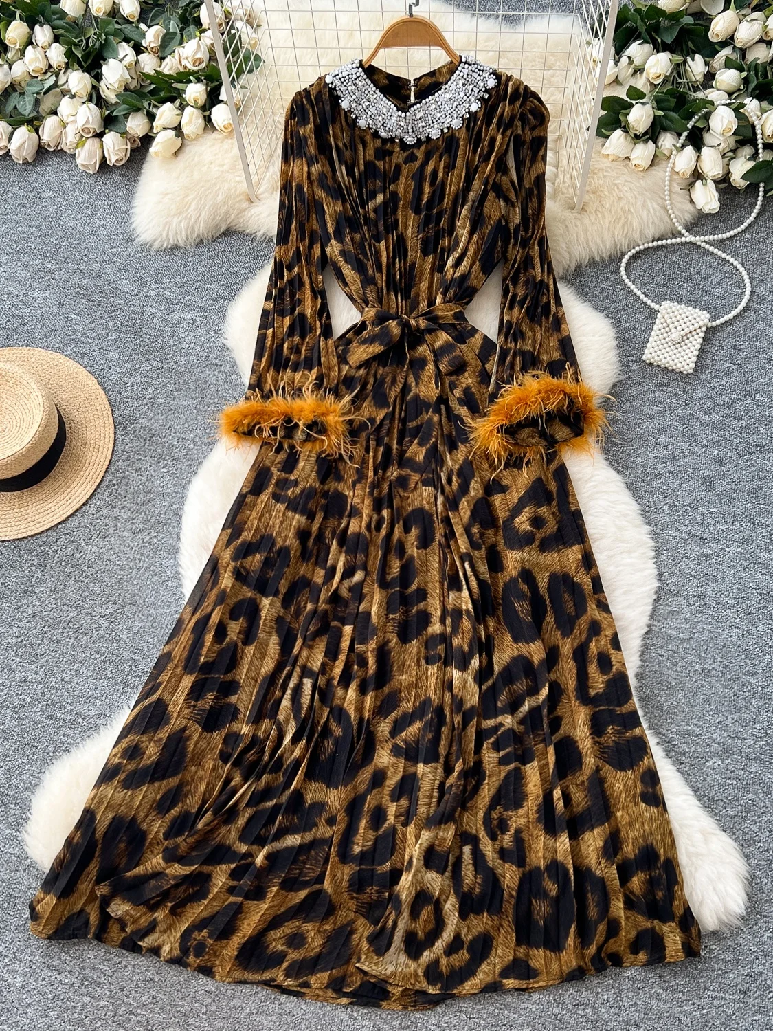 

Элегантное женское осеннее платье с вышивкой, меховыми вставками, длинными рукавами и принтом, с поясом на талии