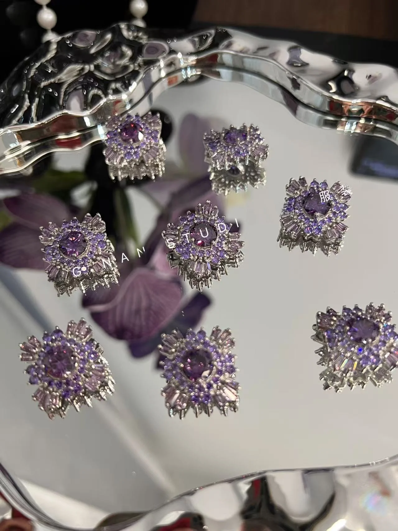 

Jiangnan New 26 Purple Zircon Button Set of Three Premium Fragrance Style Diameter 20Mm Inclination 25Mm Sewing DIY Acce...