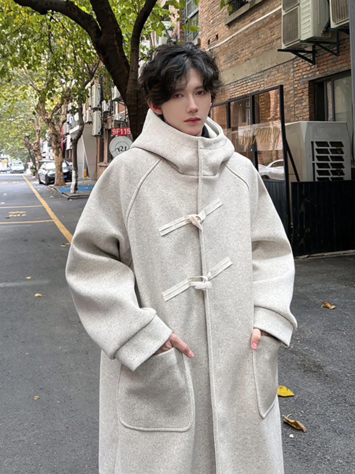 

Men's Winter Thiened Woolen Coat with Hood Cotton Added Long Tailoring Jaet Button Closure Warm Faionable Outerwear