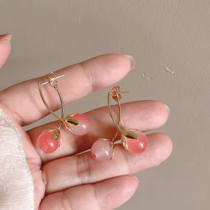 Pendientes colgantes de cereza cristal rosa - usage example
