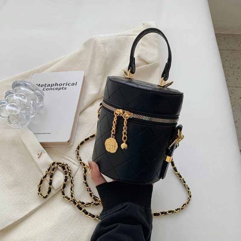

2025 winter Women's New Luxury Small Bag French Fashion Versatile Small Portable Chain Crossbody Bag Handheld Bucket Bag