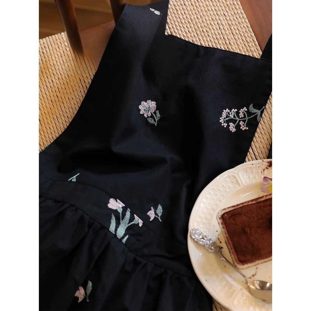 New Arrival Household Embroidered Apron Upgraded Washable Technology Waterproof Oilproof Stainproof Kitchen Apron