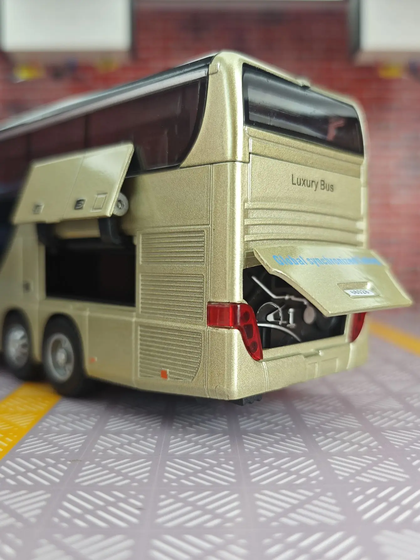 1:30 حافلة عمل ذات طابقين نموذج سيارة مصنوع من خليط معدني لمشاهدة معالم المدينة السياحية لعبة سيارة للأطفال مع وظائف الصوت والإضاءة