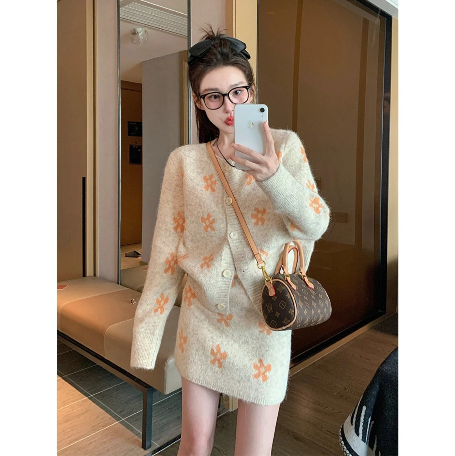 女性の秋と冬のためのセーターセット新しいスタイルの気質年齢を軽減するファッションニットハーフスカートツーピースセット