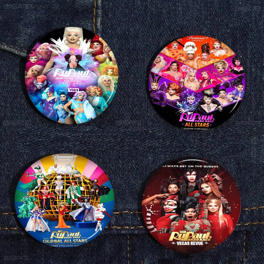 RuPaul S سحب سباق جولة زر دبابيس شعار دبابيس الإبداعية على ظهره الملابس الديكور موضة الكرتون مجوهرات هدايا
