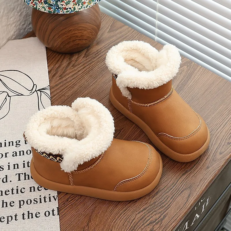 

Детские зимние сапоги с теплыми плюшевыми детскими короткими сапогами, модные однотонные зимние ботинки 2024, повседневные ботинки для мальчиков и девочек, нескользящая мягкая подошва