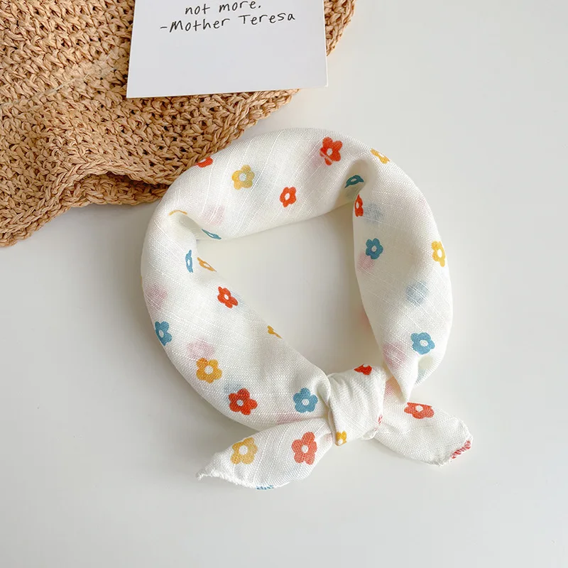 

Cotton-Linen Children's Scarf Cartoon Triangle Scarf Baby Bib Adorable Baby Neck Warmer